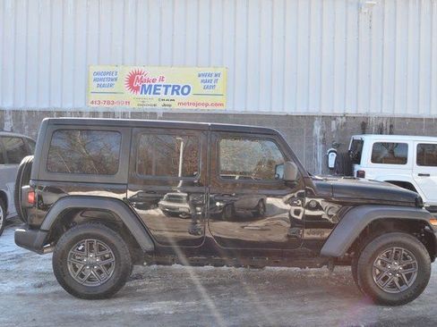 Used 2024 Jeep Wrangler Sport S image 9