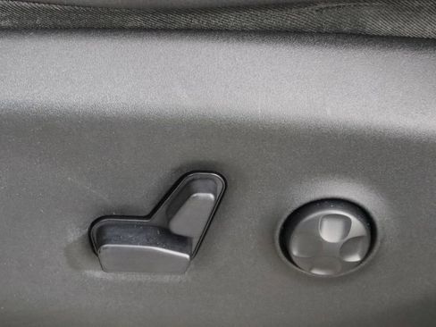 Used 2017 Chrysler Pacifica Touring-L w/ Tire & Wheel Group image 24