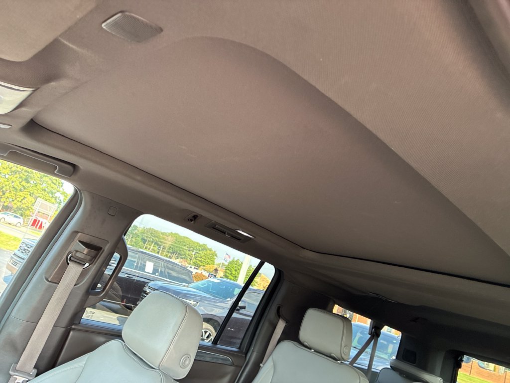 Used 2022 GMC Yukon XL SLT w/ SLT Premium Package AWD/4WD image 13