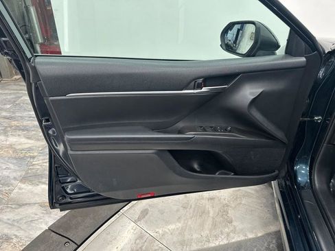 Used 2021 Toyota Camry SE image 32