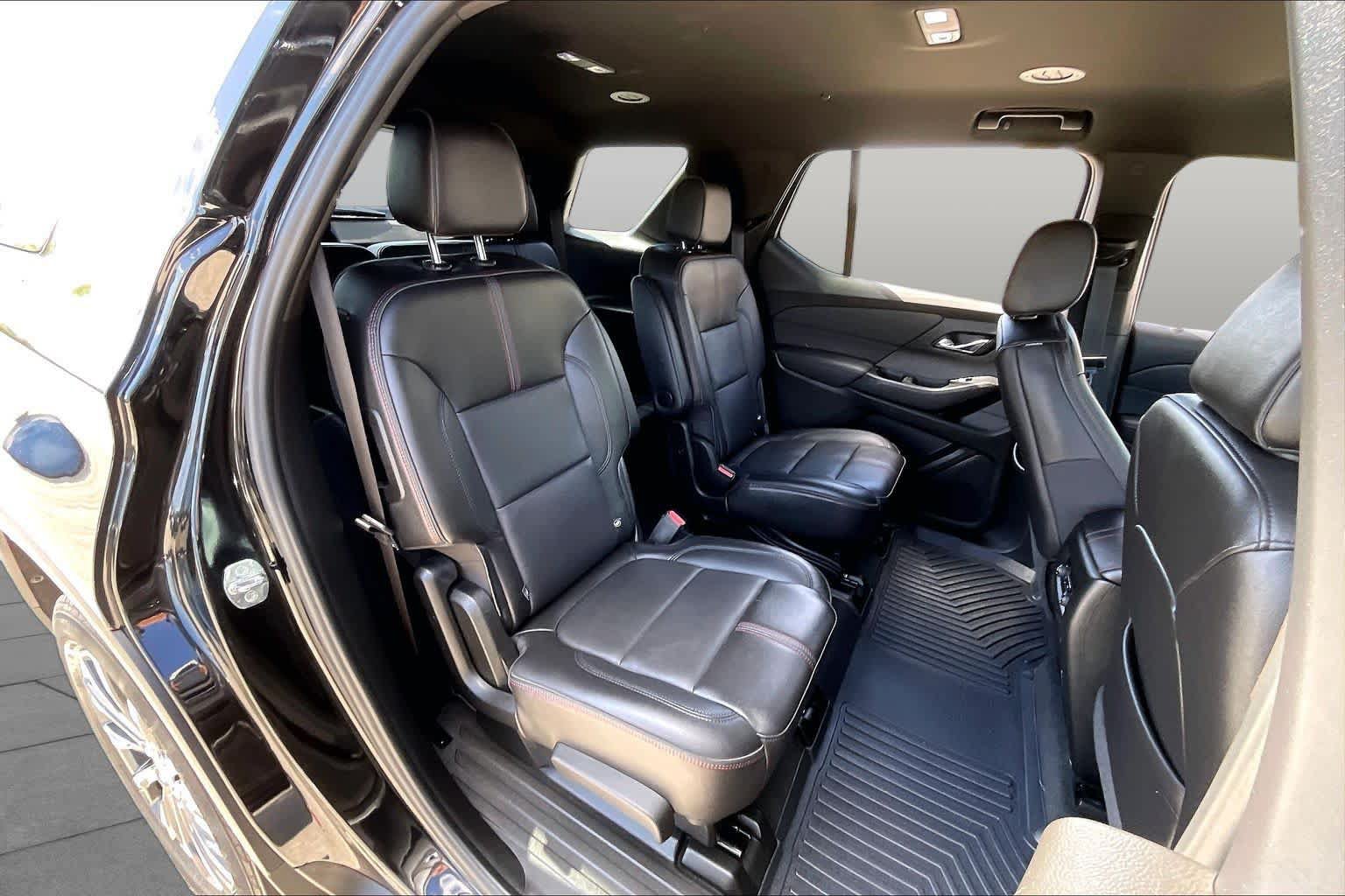 Used 2023 Chevrolet Traverse RS FWD image 19