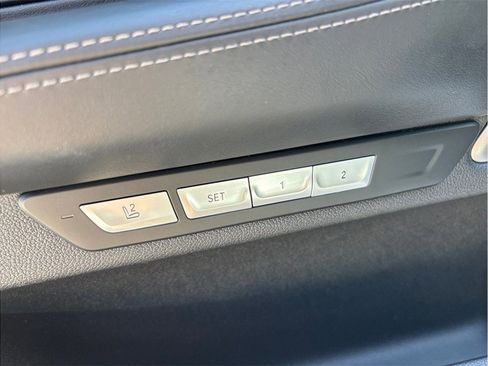 Used 2018 BMW 750i image 26