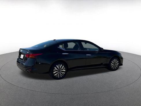 Used 2024 Nissan Altima 2.5 SV image 15