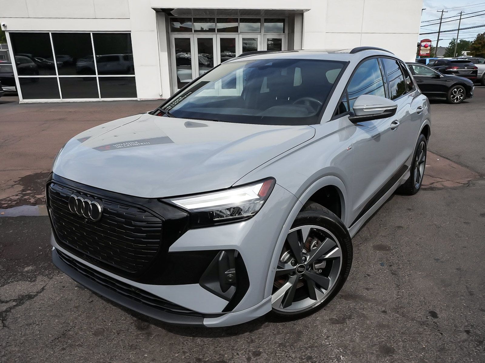 Used 2023 Audi Q4 e-tron Premium Plus w/ Premium Plus AWD/4WD image 8