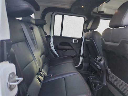 Used 2025 Jeep Gladiator Rubicon w/ Convenience Group image 17