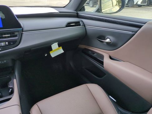 New 2025 Lexus ES 350 w/ Premium Package image 16