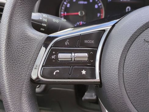 Certified 2022 Kia Forte LXS w/ LXS Technology Package image 22