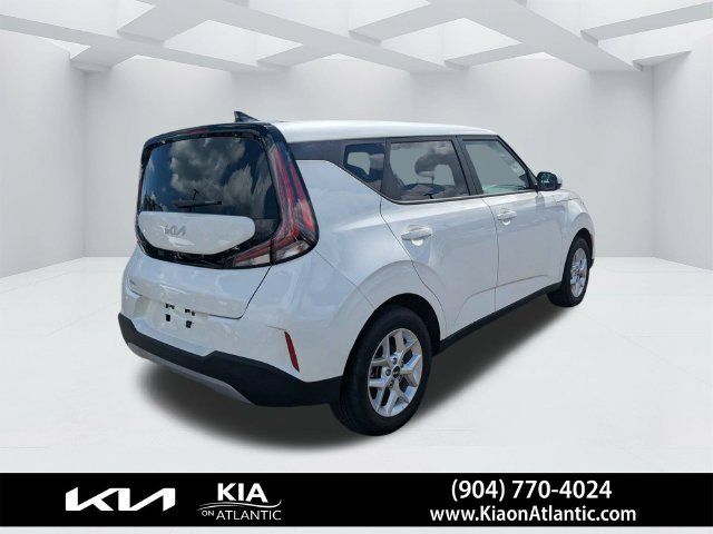 Used 2025 Kia Soul LX w/ LX Technology Package FWD image 3