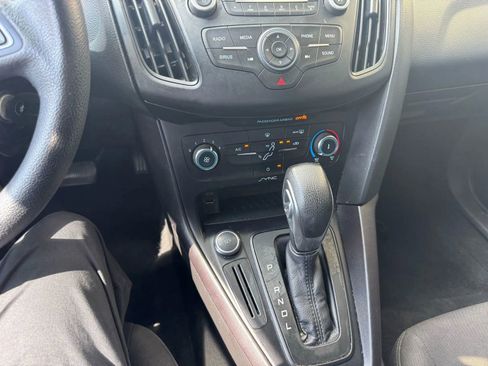Used 2017 Ford Focus SE FWD image 36