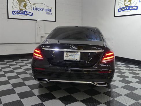 Used 2017 Mercedes-Benz E 300 4MATIC image 8