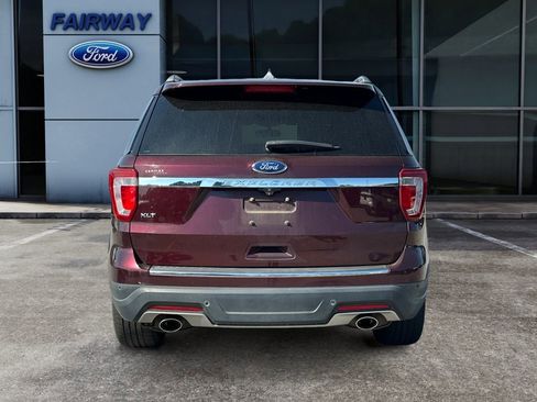 Used 2018 Ford Explorer XLT w/ Equipment Group 202A image 5