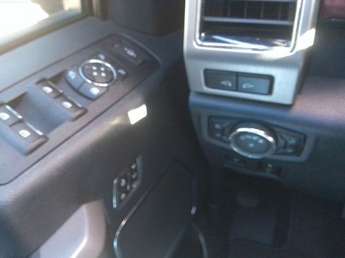 Used 2022 Ford F250 Platinum image 6