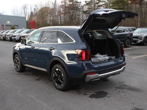 New 2026 Kia Sorento S image 7