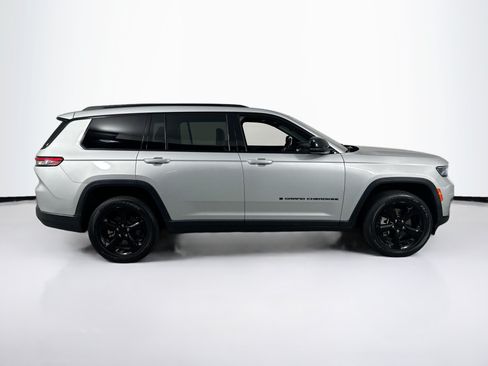 Used 2023 Jeep Grand Cherokee L Laredo RWD image 4