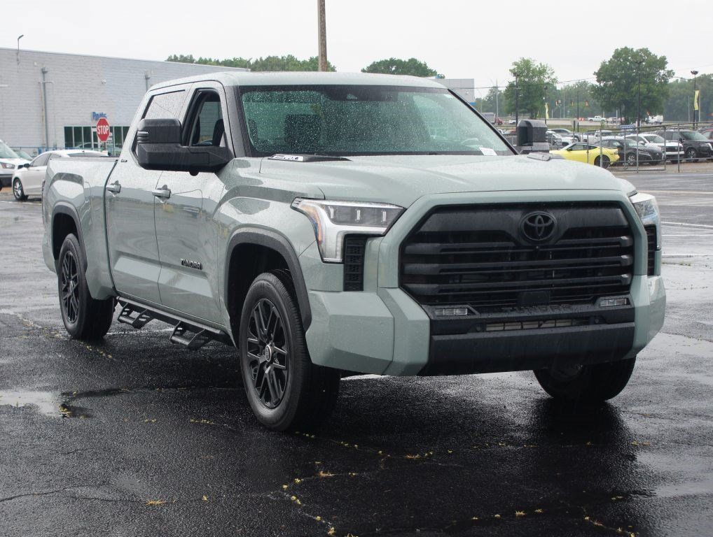 Used 2024 Toyota Tundra Limited AWD/4WD image 25