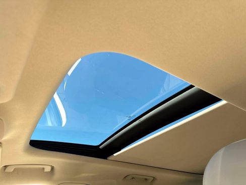 Used 2017 Lincoln MKC Select w/ Select Plus Package image 16