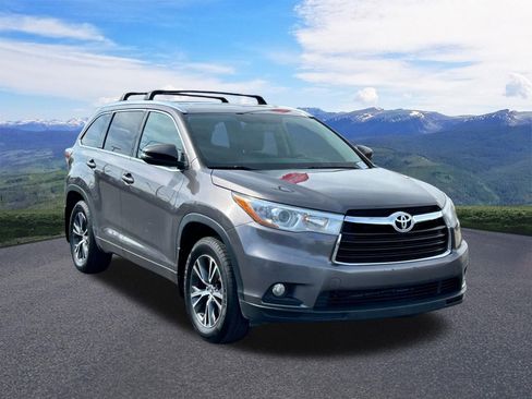 Used 2016 Toyota Highlander XLE image 7