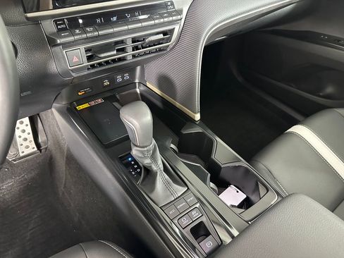 Used 2025 Toyota Camry SE image 17