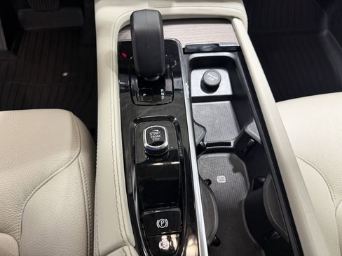 Used 2023 Volvo XC90 B5 Plus w/ Protection Package Premier image 18