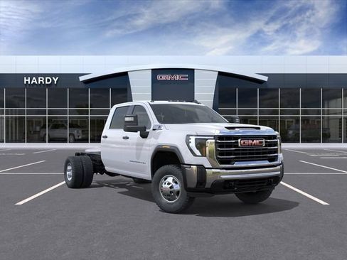 New 2026 GMC Sierra 3500 Pro RWD image 1