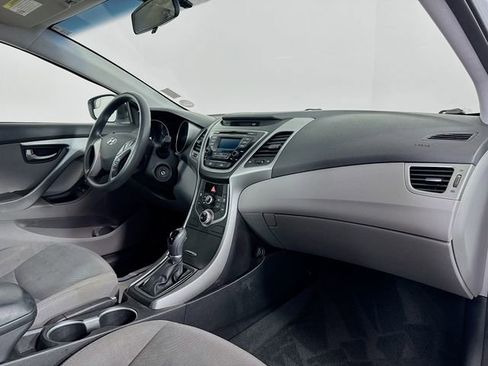Used 2015 Hyundai Elantra SE image 25