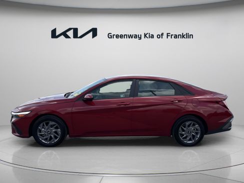 Used 2024 Hyundai Elantra SEL FWD image 4