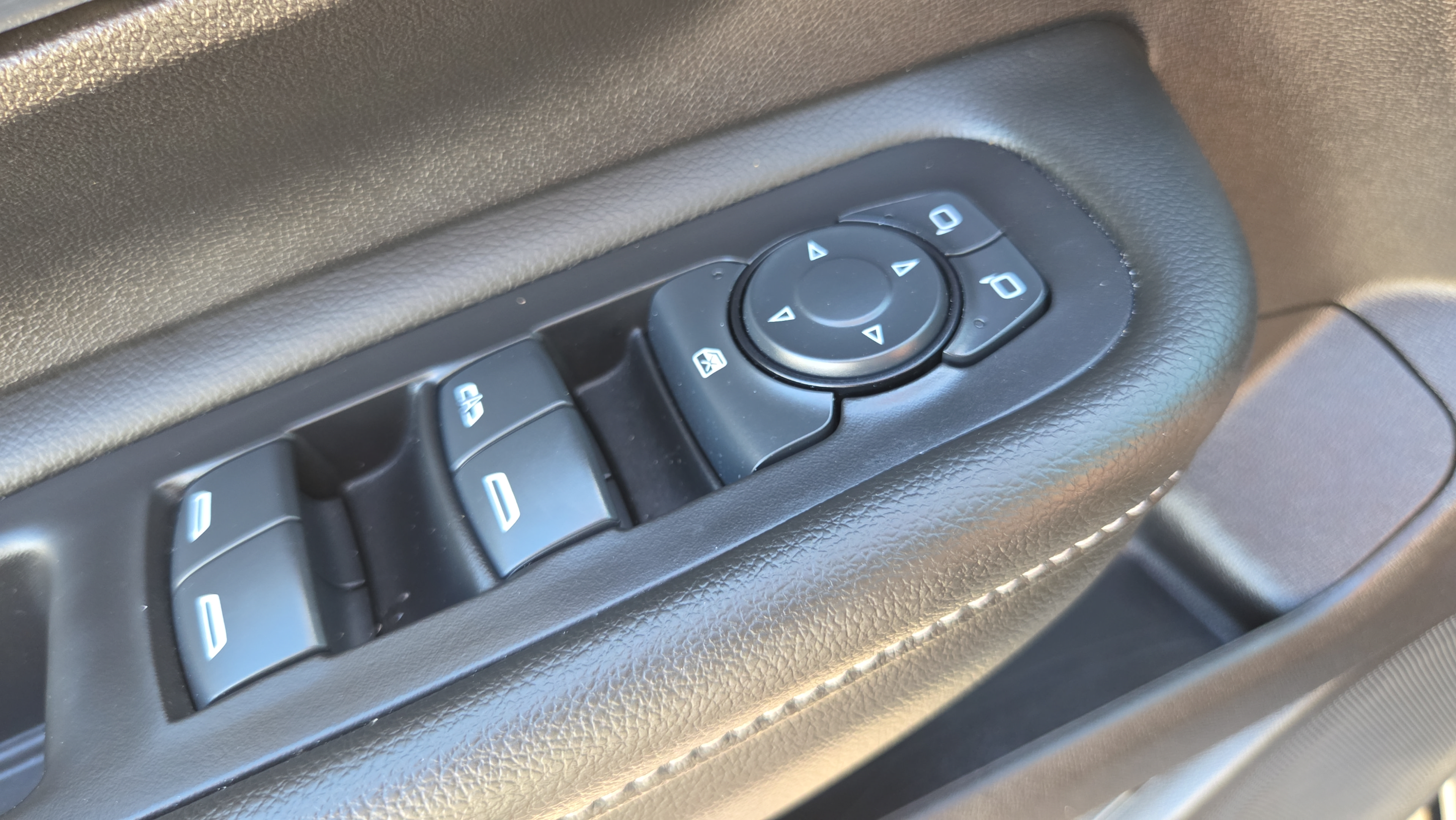 Used 2024 GMC Terrain SLE FWD image 28