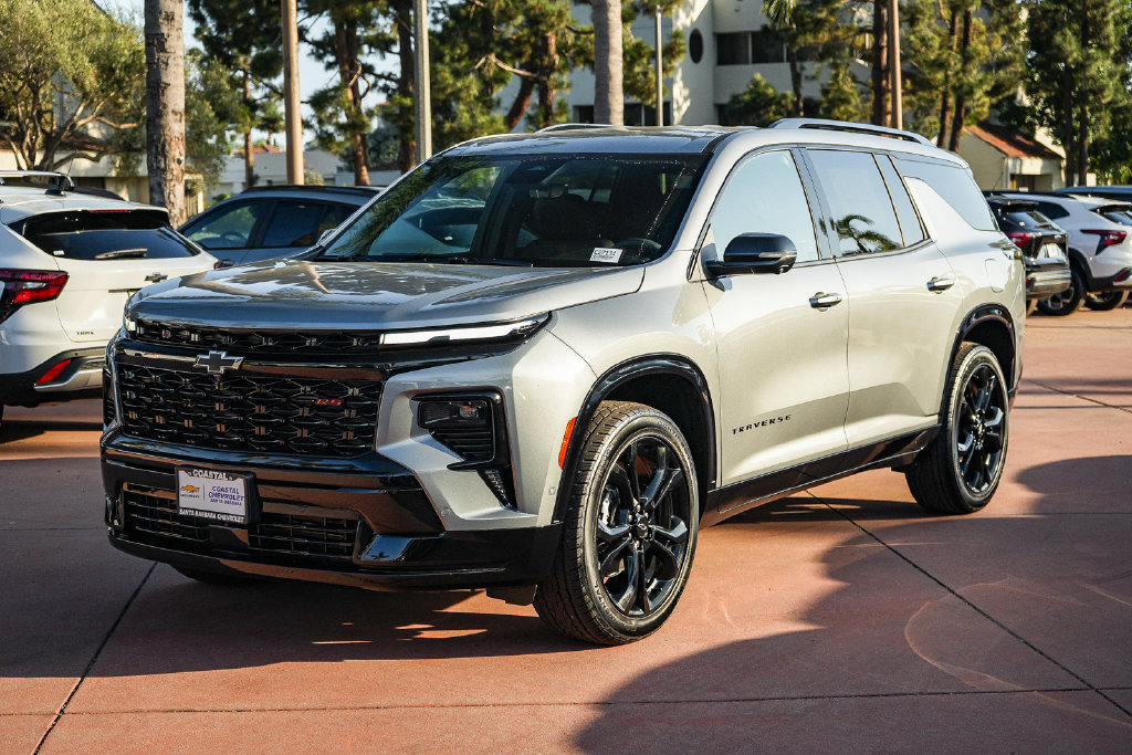 New 2027 Chevrolet Traverse RS w/ LPO, Floor Liner Package FWD image 3