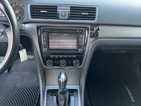 Used 2015 Volkswagen Passat TDI SE image 13