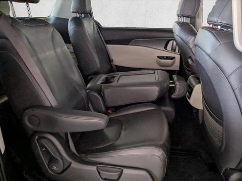 Used 2023 Kia Carnival LX FWD image 20