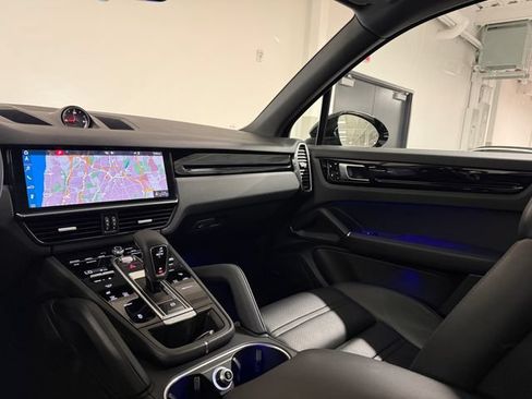 Certified 2019 Porsche Cayenne AWD/4WD image 15