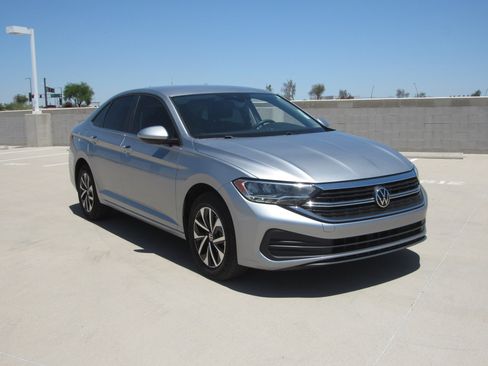 Used 2022 Volkswagen Jetta S FWD image 2