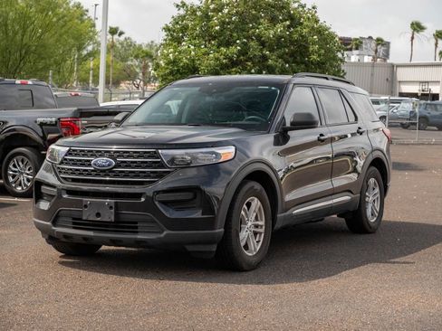 Used 2024 Ford Explorer XLT RWD image 3