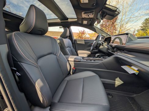 New 2025 Toyota Crown Signia image 33