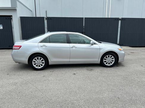 Used 2011 Toyota Camry XLE w/ XLE Extra-Value Pkg #2 FWD image 3
