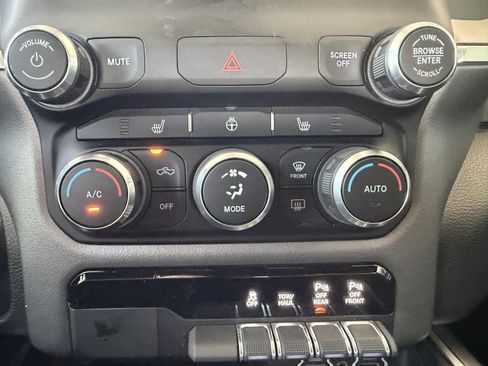 Used 2021 RAM 1500 4x4 Crew Cab image 15
