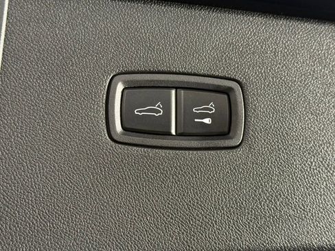 Certified 2025 Porsche Cayenne S image 18