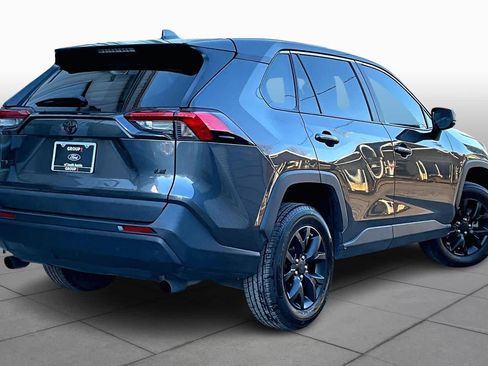 Used 2022 Toyota RAV4 LE image 12