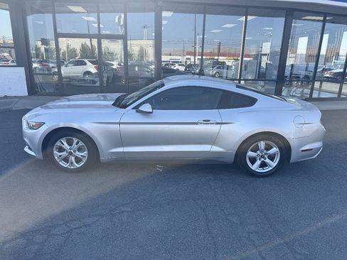 Used 2016 Ford Mustang Coupe RWD image 6