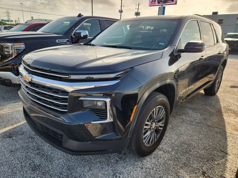 Used 2026 Chevrolet Traverse LT AWD/4WD image 3