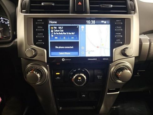 Used 2020 Toyota 4Runner SR5 AWD/4WD image 23