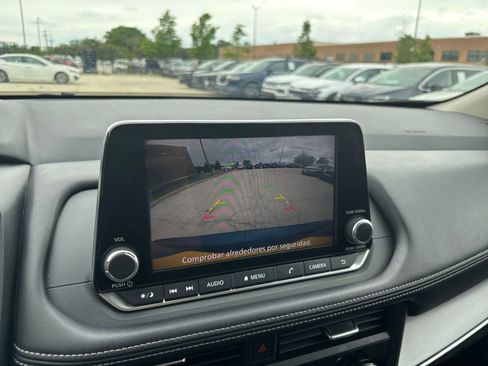 Used 2025 Nissan Rogue SV FWD image 24