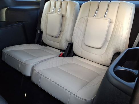 Certified 2018 Ford Explorer Platinum image 13