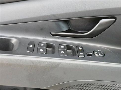 Certified 2025 Hyundai Elantra SEL FWD image 27