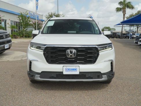 Used 2024 Honda Pilot Touring image 2