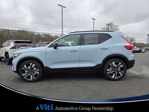 Used 2025 Volvo XC40 B5 Plus w/ Protection Package Premier image 5