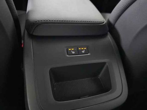 Used 2025 Volvo XC60 B5 Plus AWD/4WD image 33