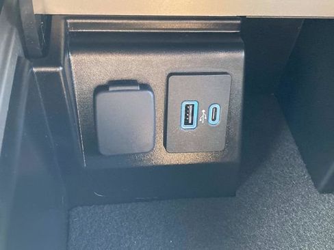 Used 2023 Ford Explorer XLT w/ Equipment Group 202A AWD/4WD image 30