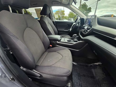 Used 2023 Toyota Highlander LE FWD image 10