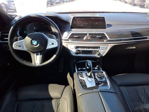 Used 2021 BMW 740i xDrive 740i xDrive w/ M Sport Package image 9